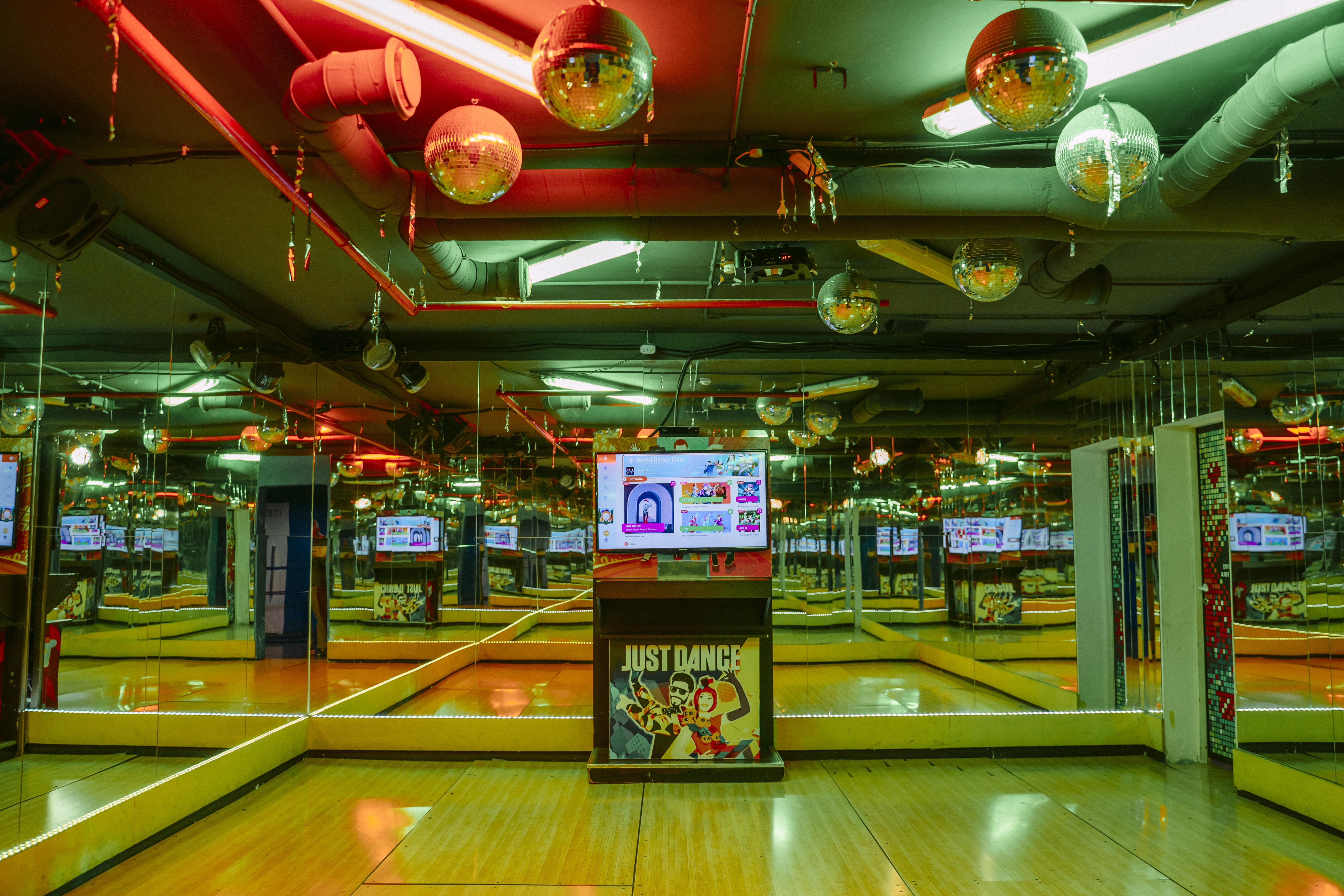 Just dance - танцевальный аттракцион